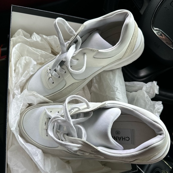 Worn twice you can still see where the sticker was .Size 41 unisex! Size 9 ! - Picture 2 of 7